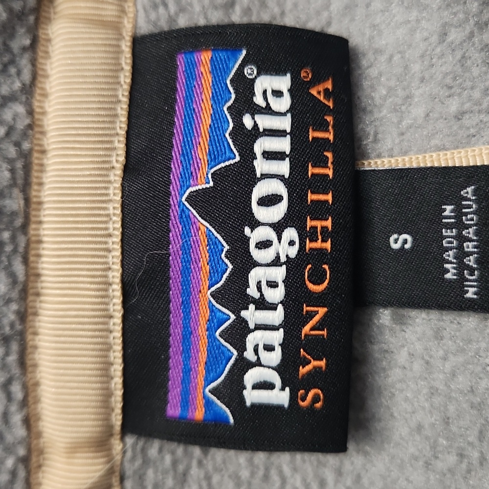 Patagonia Gray and Cream Fleece Pullover - Picture 5 of 5